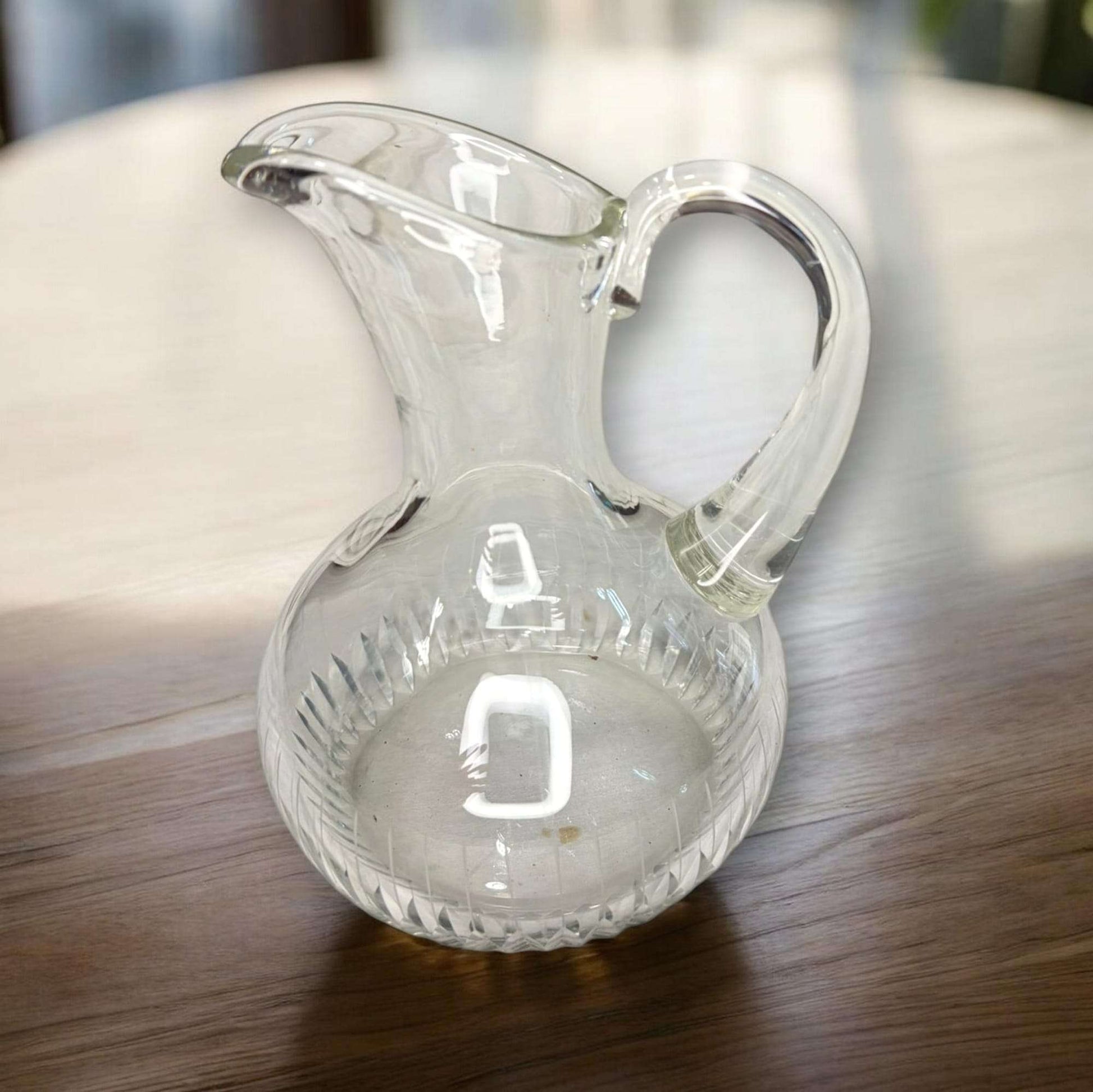Hoy destaca también como objeto decorativo y de colección, ideal para vitrinas, aparadores, mesas auxiliares o composiciones vintage.