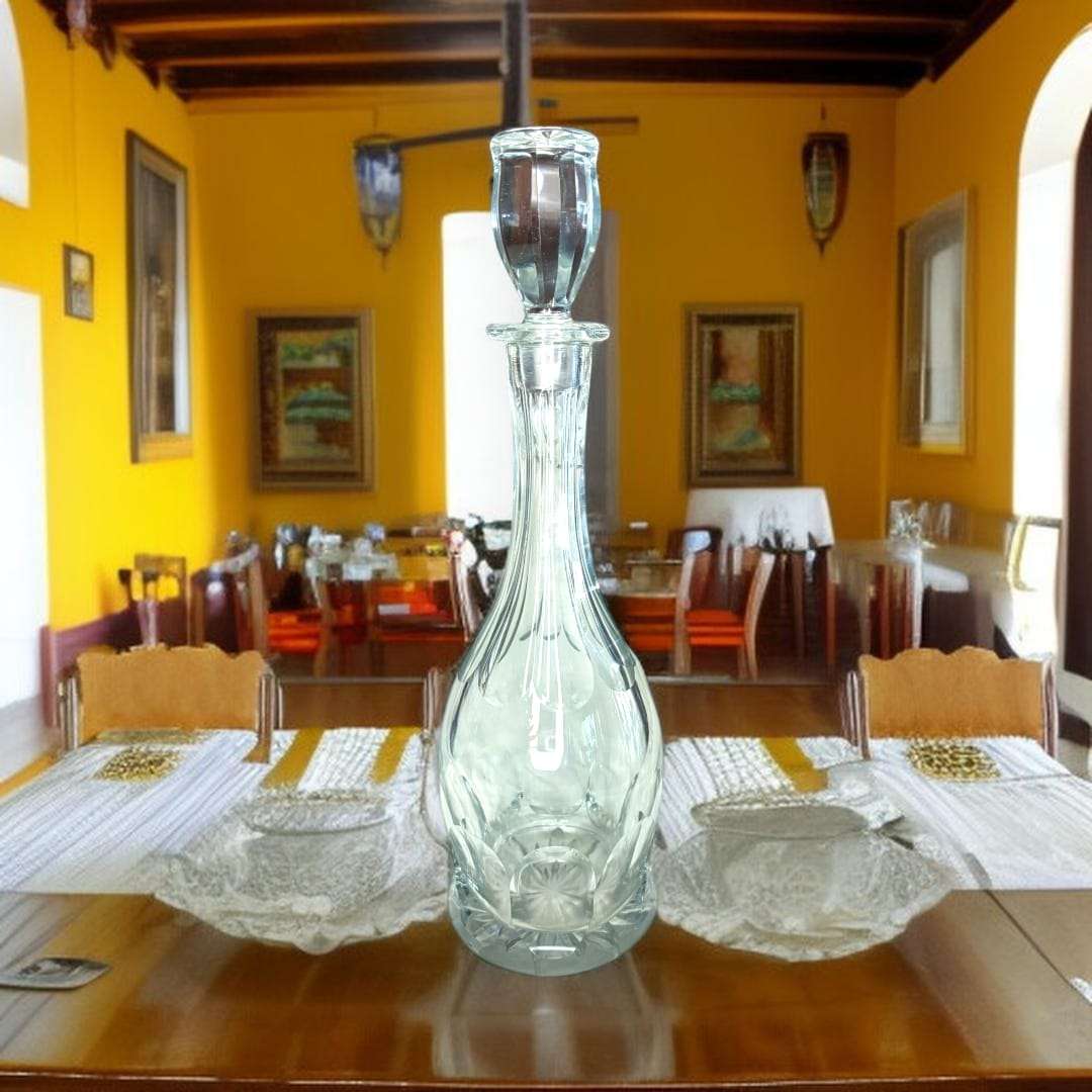 Su diseño estilizado aporta distinción y recuerda a las mesas elegantes de antes.

