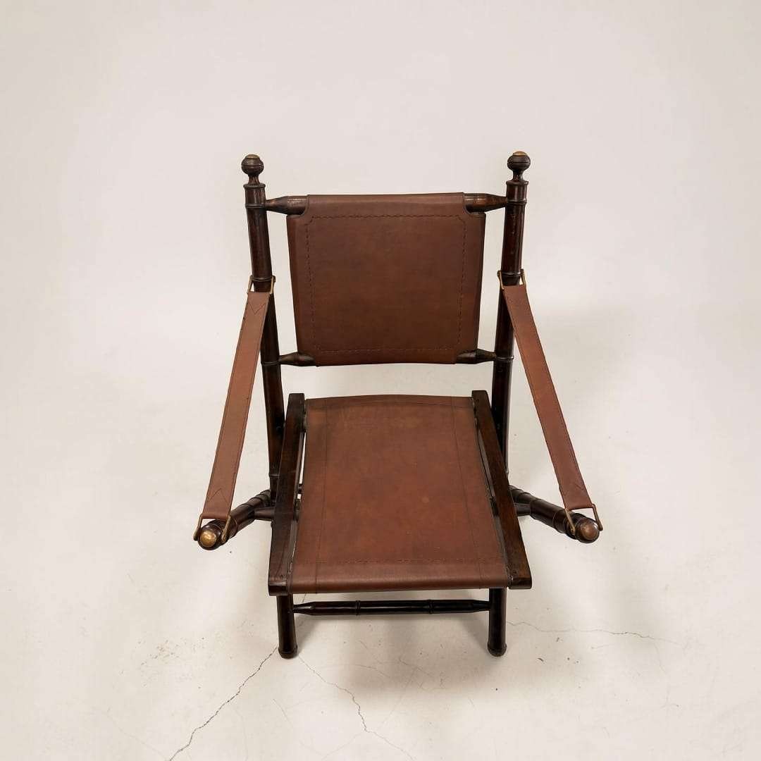 Silla de madera y cuero estilo vintage para decoración