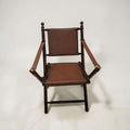 Silla vintage de madera y cuero decorativa clásica