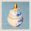 Hoy es una peça antiga com valor decorativo, perfecta para coleccionistas y amantes de la porcelana azul y blanca.