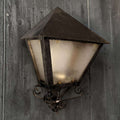 Este Farol puede utilizarse como elemento decorativo o adaptarse a una instalación luminosa según las necesidades del comprador.