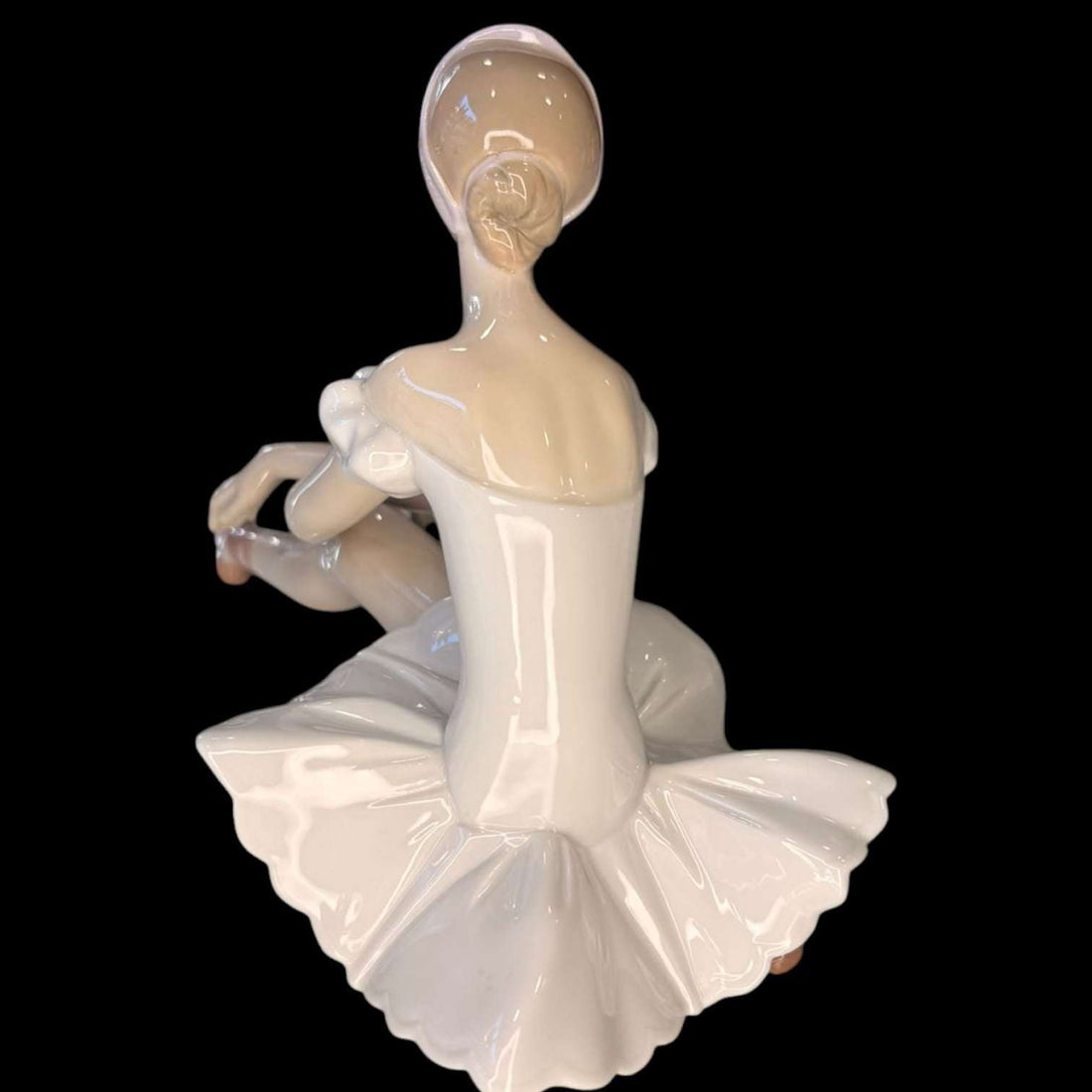 La Figura bailarina Lladró no es solo decoración, es una representación artística del movimiento, la feminidad y la calma. I