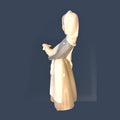 Vista lateral de la figura Lladró niña con cordero en porcelana antigua
