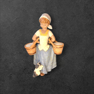 Figura Lladró niña con cubos de porcelana antigua decorativa