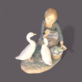 Pieza decorativa Lladró Comida para Patos porcelana artística España