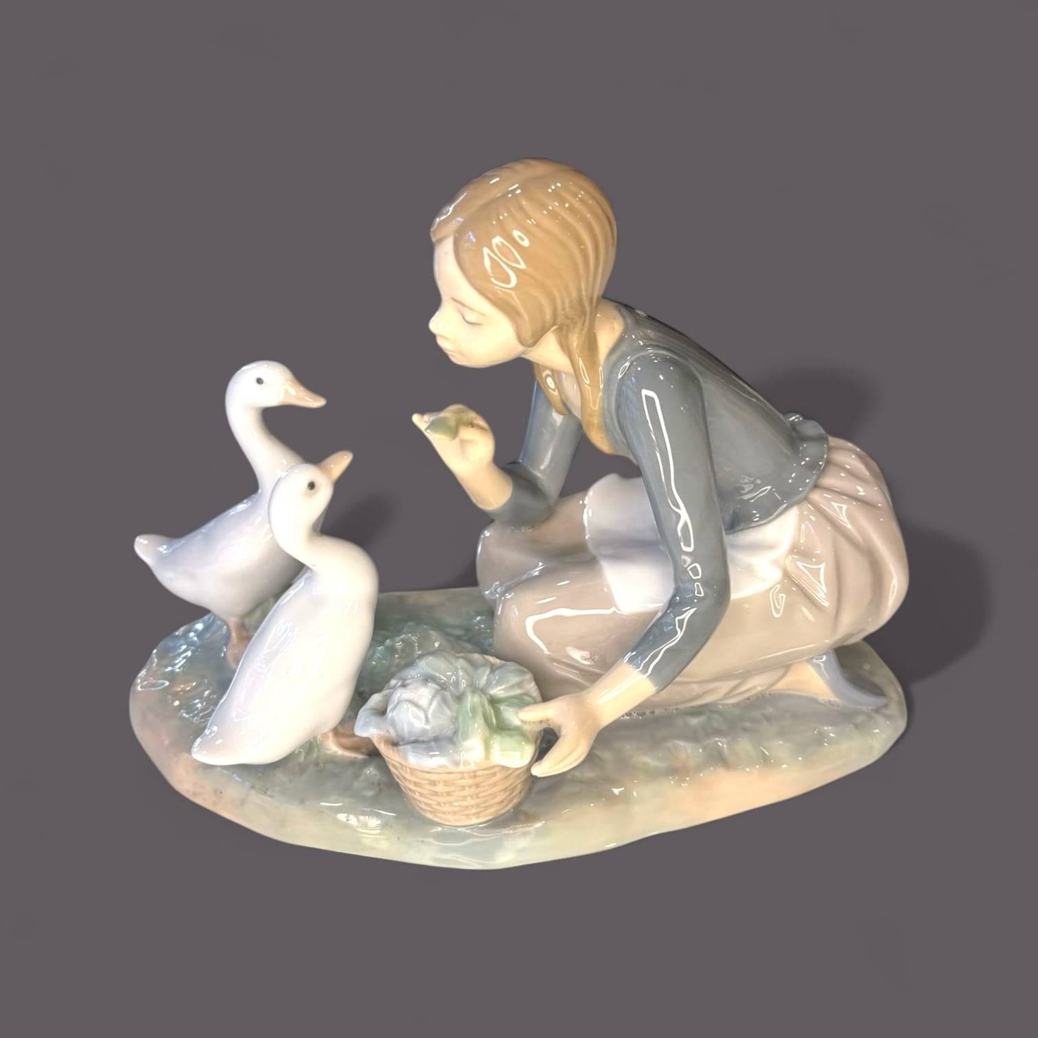 Figura Lladró niña con patos porcelana antigua decoración elegante