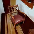  El conjunto está compuesto por dos sillas y un sillón confidente con brazos, ideales para aportar carácter y distinción a cualquier estancia.