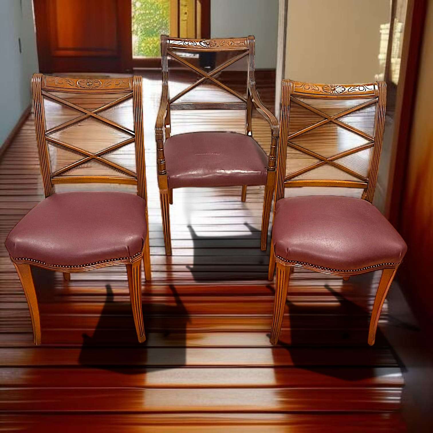 Originalmente concebidos para zonas de conversación, despachos y salones elegantes, hoy estas piezas recuperan todo su valor funcional y decorativo gracias a sus líneas armoniosas y su presencia sofisticada.