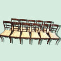 Excepcional conjunto de once sillas antiguas de caoba, perfectas para vestir grandes comedores y crear ambientes cálidos, elegantes y llenos de personalidad.