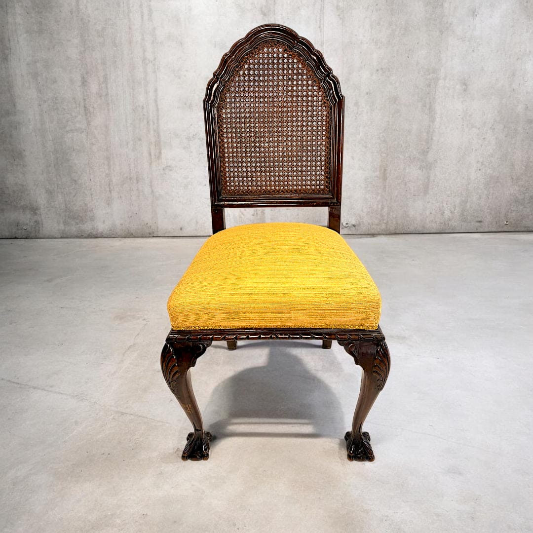 
Su diseño equilibrado y sofisticado convierte estas piezas en una opción ideal tanto para ambientes clásicos como para interiores contemporáneos que buscan incorporar mobiliario auténtico con personalidad.