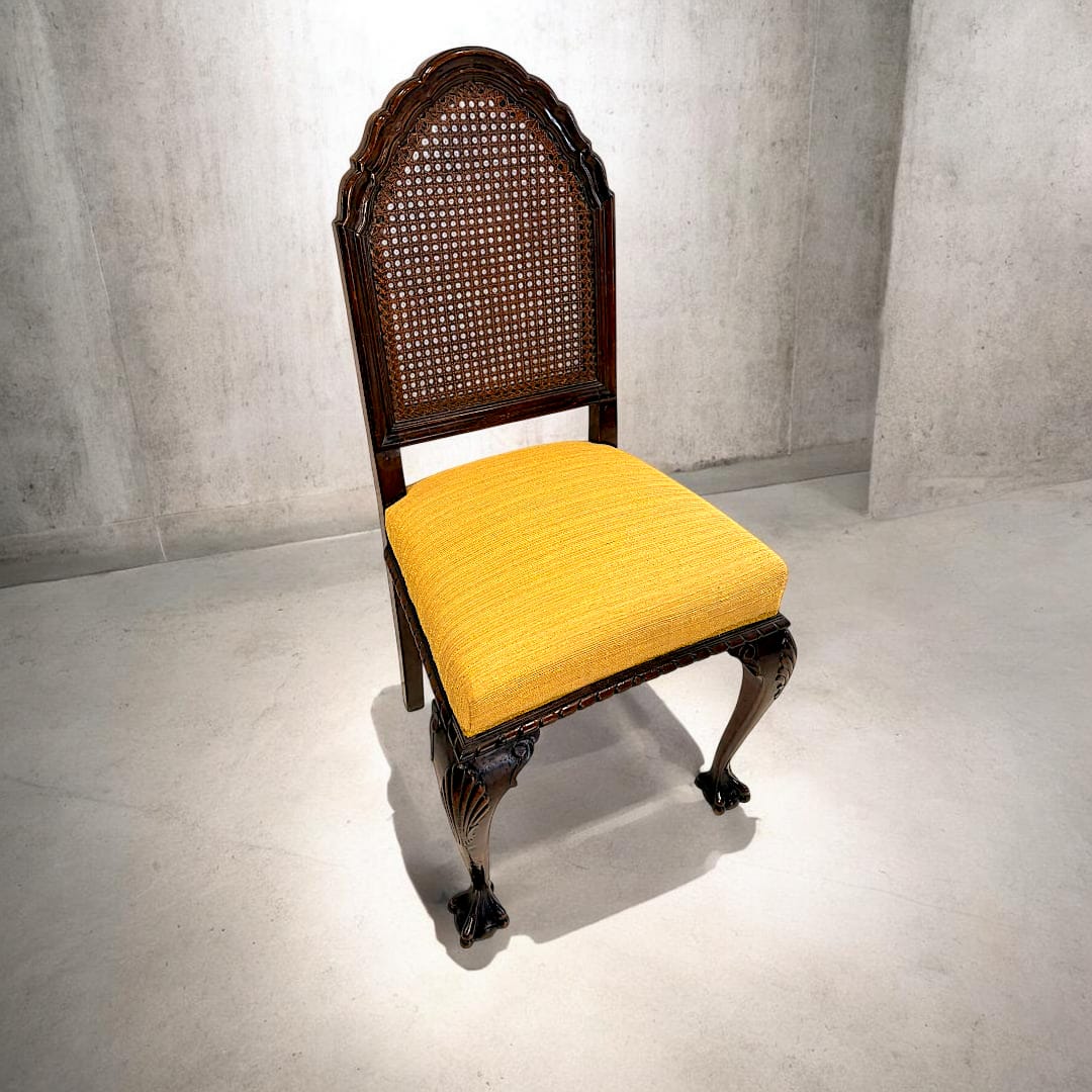 
Su diseño equilibrado y sofisticado convierte estas piezas en una opción ideal tanto para ambientes clásicos como para interiores contemporáneos que buscan incorporar mobiliario auténtico con personalidad.