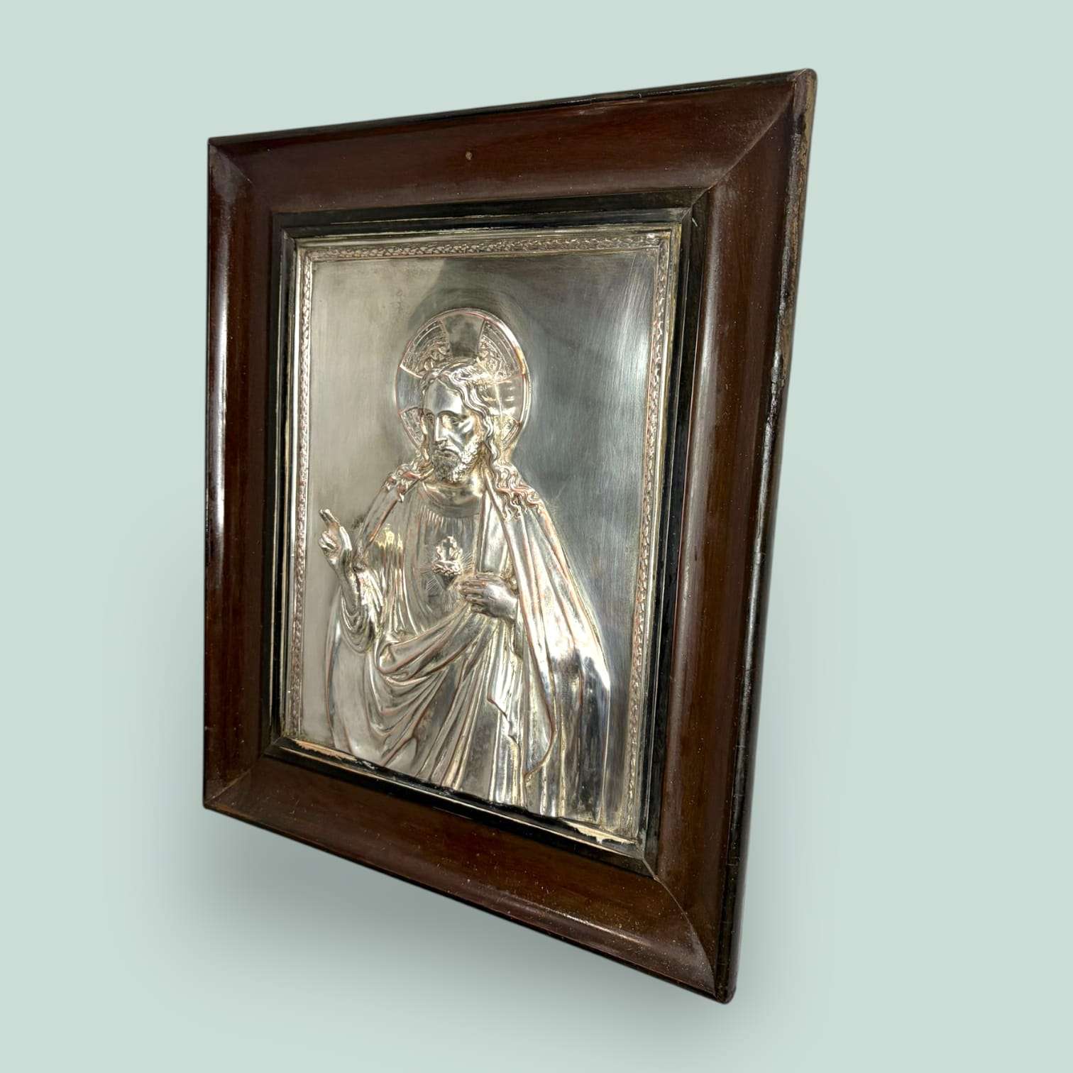 Es una pieza única, limitada y difícil de encontrar con esta estética tradicional, perfecta para quienes buscan comprar antigüedades religiosas online, arte sacro antiguo, decoração religiosa antiga o piezas devocionales con valor decorativo. 