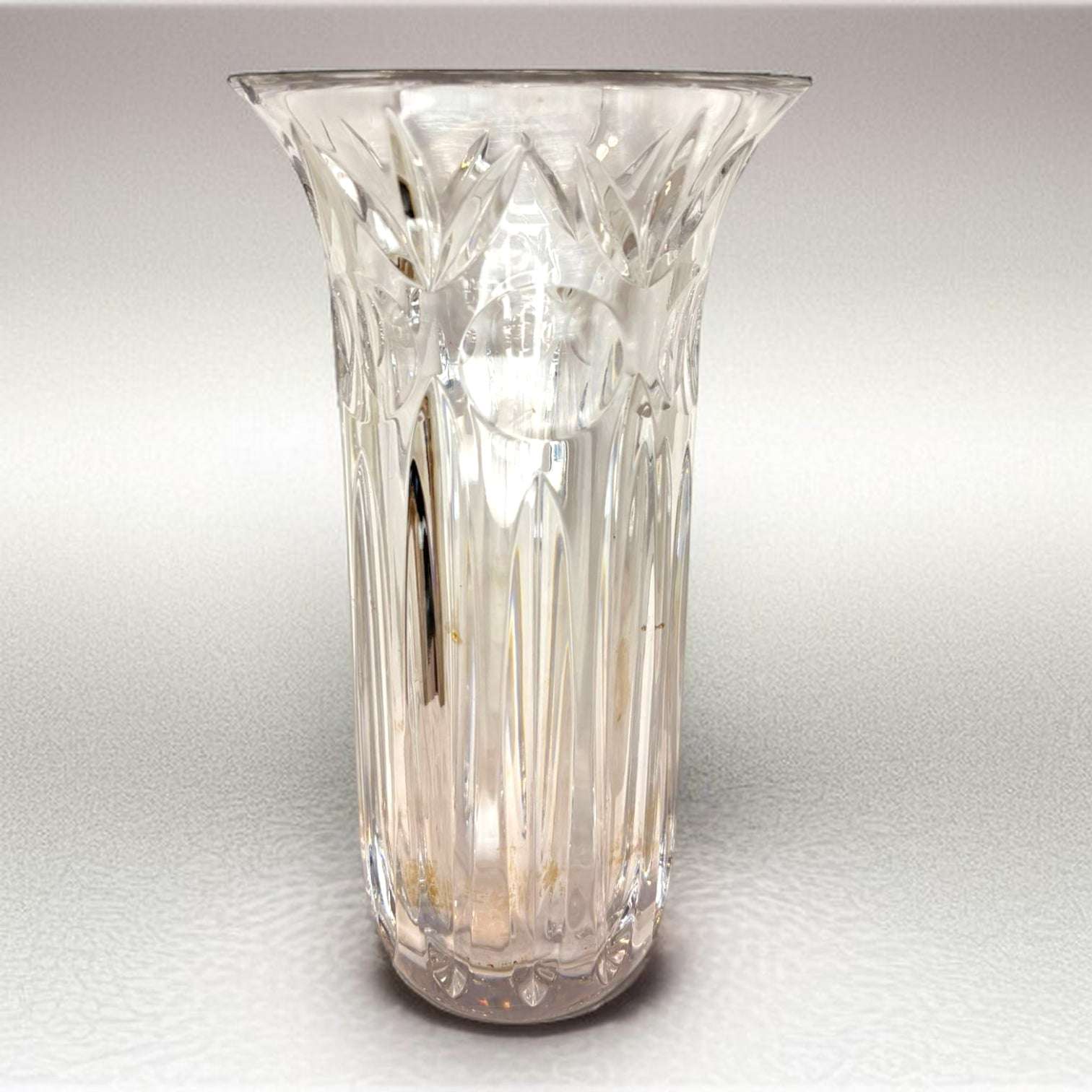  Es perfecto para decoración clásica, vintage, romántica o contemporánea, ya que su transparencia combina con cualquier ambiente.