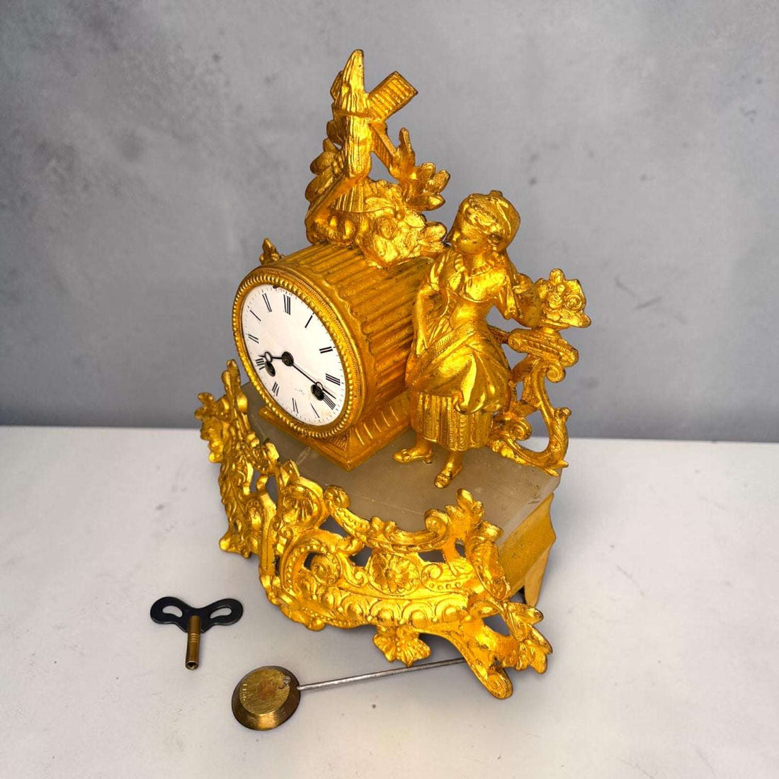 Este Reloj no es solo un objeto para consultar la hora: es una pieza con alma, presencia y fuerza visual.