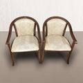 Esta pareja de Sillones fue concebida especialmente para oficinas elegantes, despachos profesionales y salas de reuniones, ofreciendo un asiento cómodo y distinguido tanto para directivos como para visitas.
