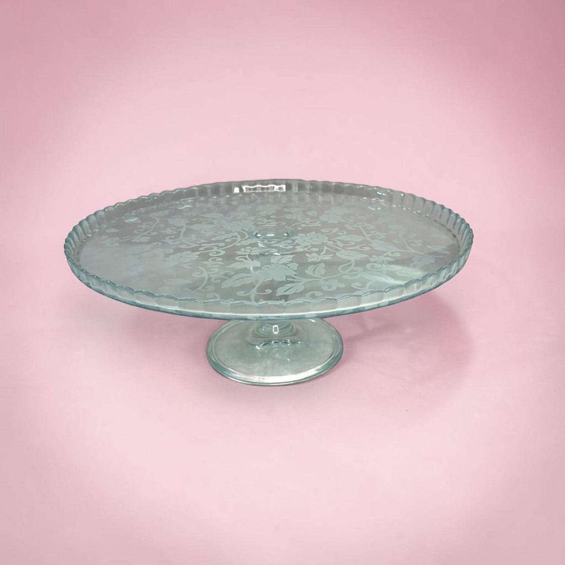 En decoración y presentación de producto, el cristal antiguo tiene una cualidad muy especial: aporta luz sin ocupar visualmente demasiado espacio. 