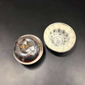El Mantequillero no es solo un accesorio de mesa: es un objeto con valor decorativo, ideal para quienes buscan piezas únicas, limitadas y diferentes. 