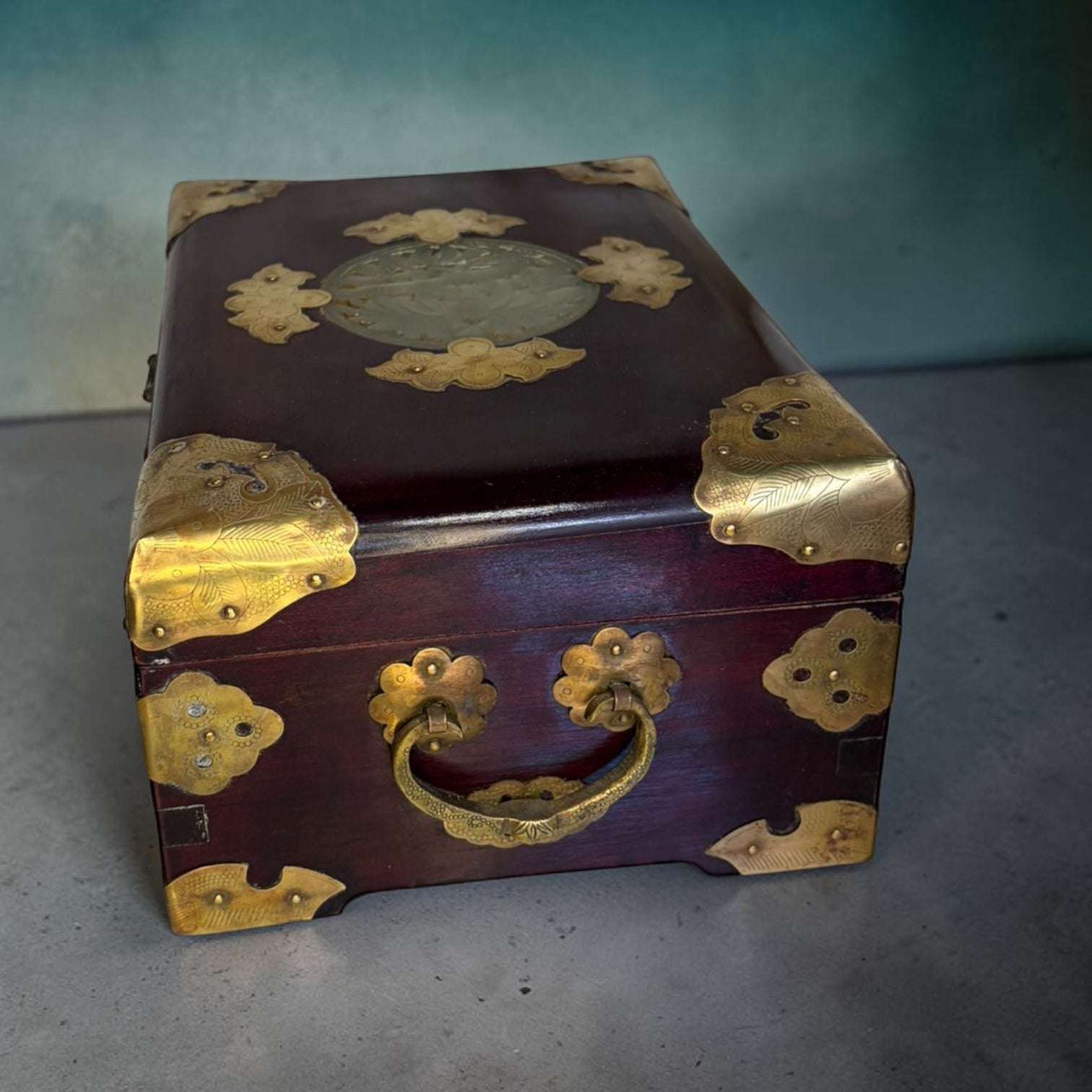  Es una opción ideal para quienes buscan un objeto útil, limitado, único y con carácter decorativo, tanto para uso personal como para regalo especial.