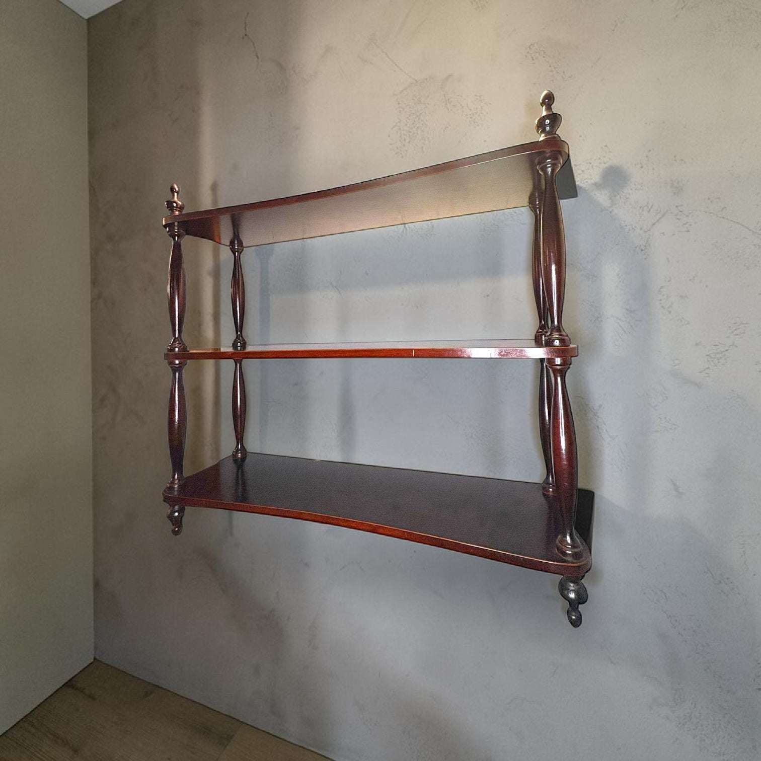 Disponible en www.limbaproecher.com, es una oportunidad limitada para añadir a tu hogar un mueble nuevo en nuestra selección, único, elegante y difícil de encontrar con este formato mural