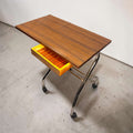 Disponible como pieza nueva en catálogo en www.limbaproecher.com, esta mesa es una oportunidad limitada para incorporar un mueble único, práctico y 