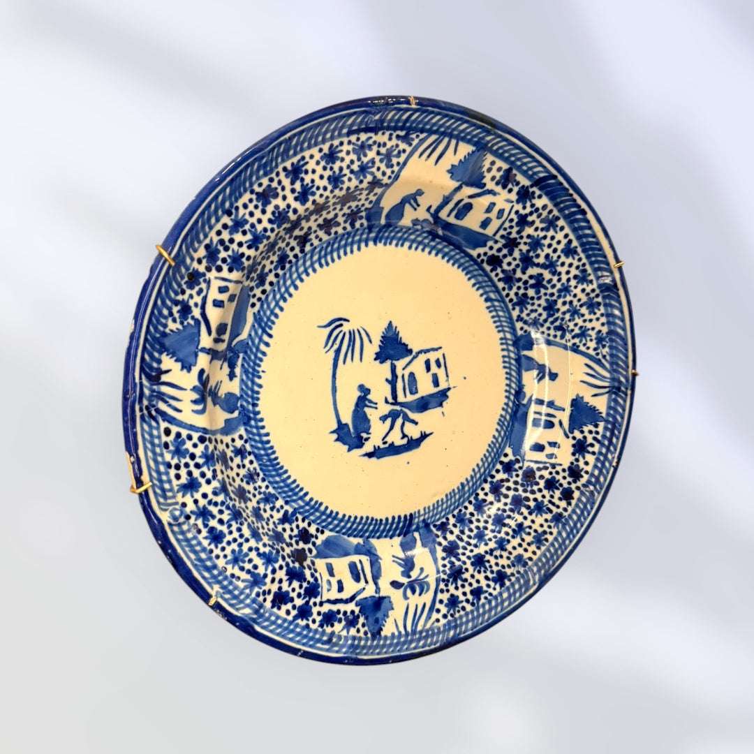 Este plato destaca por su carácter artesanal y decorativo. 