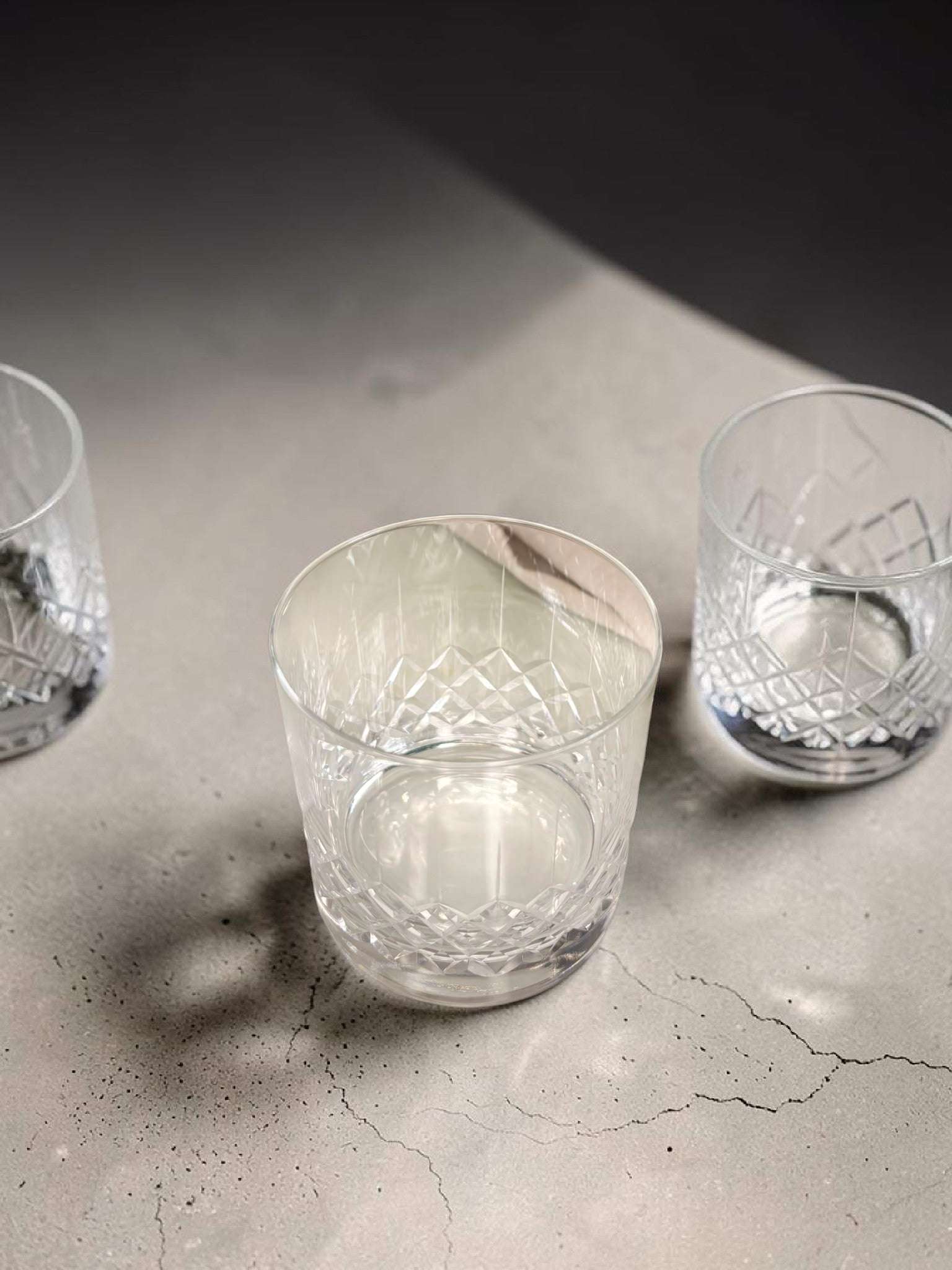 No son simples recipientes: son piezas que aportan estilo, presencia y una sensación de mesa cuidada.