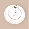 Reverso del Plato Decorativo Royal Copenhagen - Alte Mainbrücke con sello original, inscripción del fabricante y cuerda para colgar. Pieza de colección en porcelana danesa.