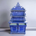 Aparador de madera azul con cajones extraíbles y diseño clásico.