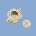 Azucarero Victoria abierto mostrando el interior y la tapa removida, pieza de porcelana decorativa con detalles florales clásicos.