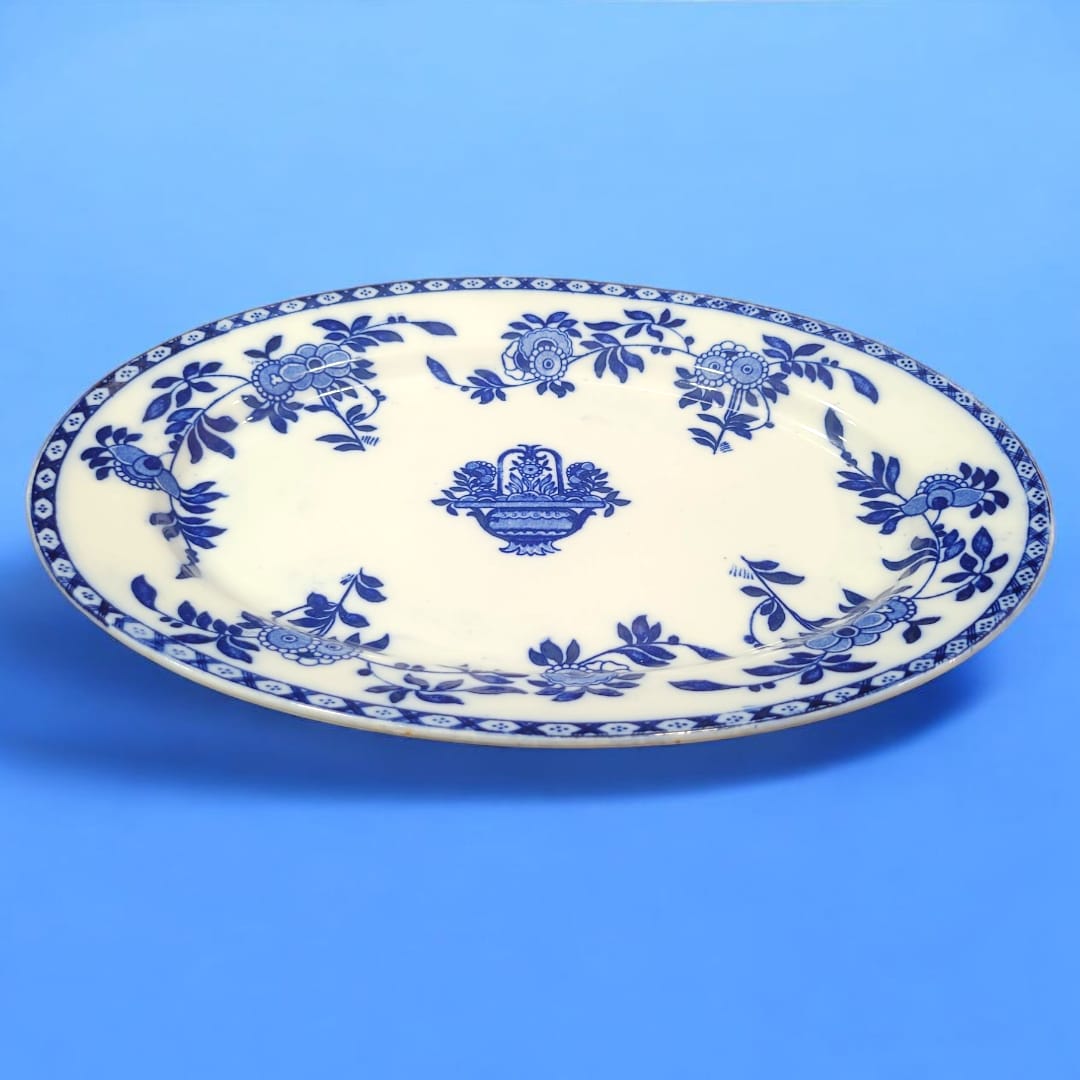  Detalle del esmaltado vibrante y colores únicos en la Bandeja en Porcelana Esmaltada.