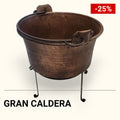 Vista frontal del Gran Caldero de Cobre con asas, destacando su diseño tradicional y acabado brillante .