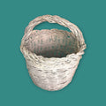 Canasta de mimbre hecha con baritas de olivo vista superior.
