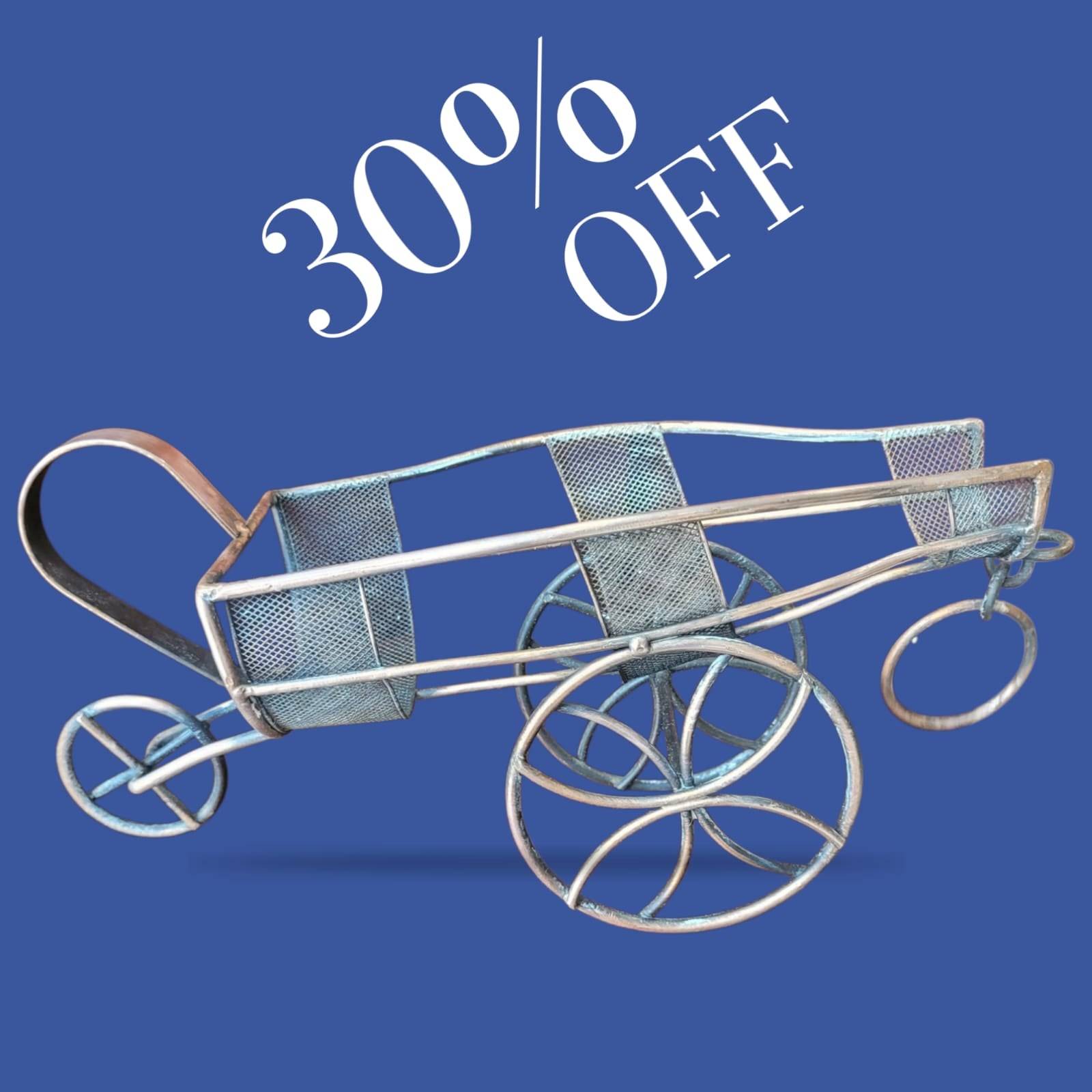 Carro portabotellas de cobre con diseño vintage elegante, ideal para decoración de interiores, disponible con 30% de descuento.