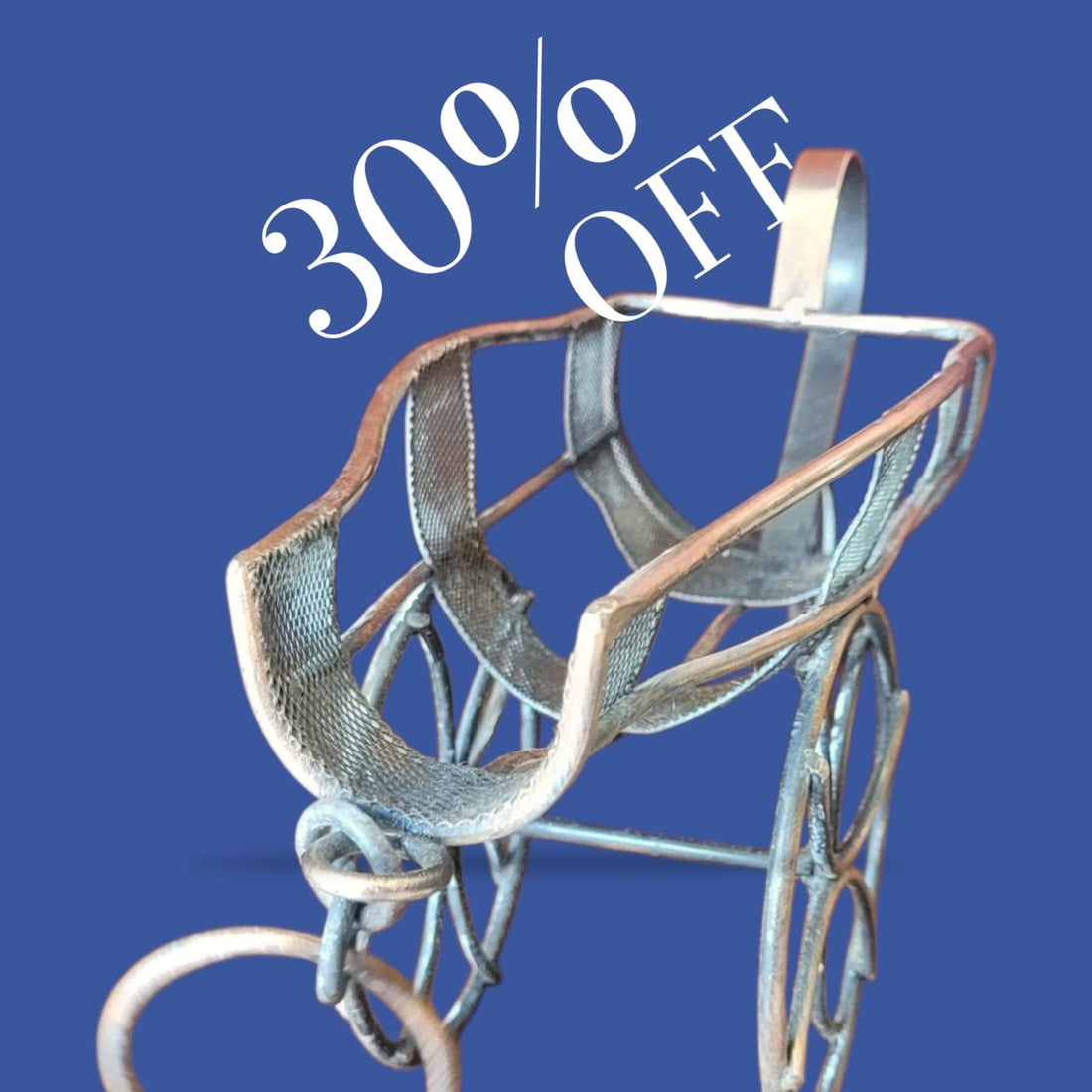 Portabotellas de cobre en forma de carro elegante vintage con diseño decorativo, ideal para bodegas o mesas, en promoción del 30% OFF.