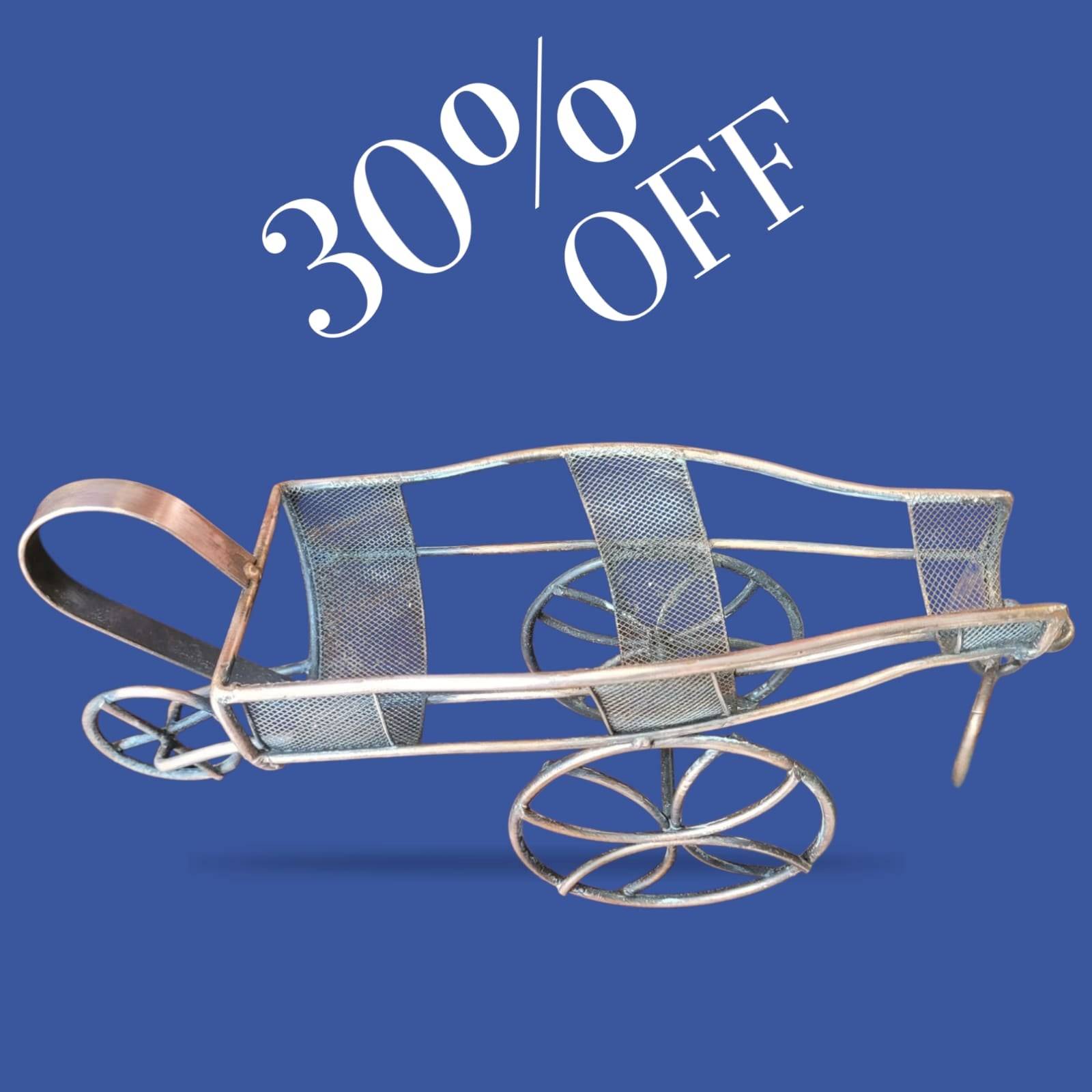 Portabotellas decorativo de cobre estilo carro vintage, diseño artesanal para decoración de hogar o jardín, con oferta del 30% OFF.