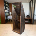 Cuartilla Centenaria - Medida Granos 13,87L de madera oscura con herrajes antiguos, pieza decorativa rústica ideal para coleccionistas de herramientas antiguas.