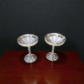 Copas de metal plateado perfectas para decoración o brindis.