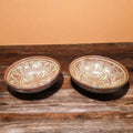 Cuencos de cerámica Manises con diseño floral tradicional en tonos marrón y crema, ideales para decoración artesanal en el hogar.