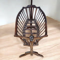Vista superior de cuna mecedora Art Nouveau Viena, mostrando estructura de madera con diseño curvo y detalles ornamentales.