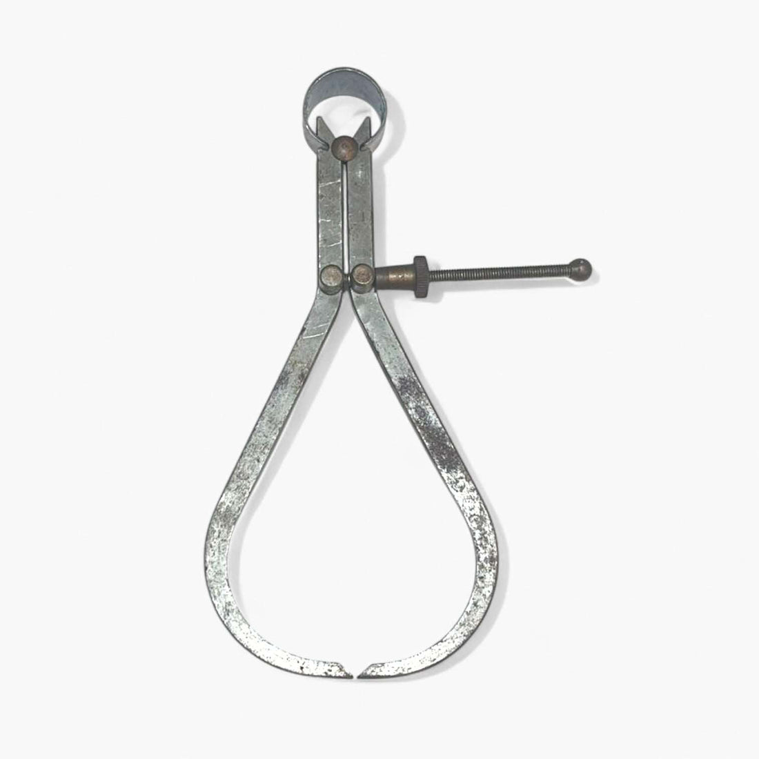 Galga antigua de metal con tornillo de ajuste micrométrico.