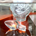 Detalle de la jarra licorera de cristal tallada con diseño de estrella y tapa desmontada, ideal para decoración sofisticada.