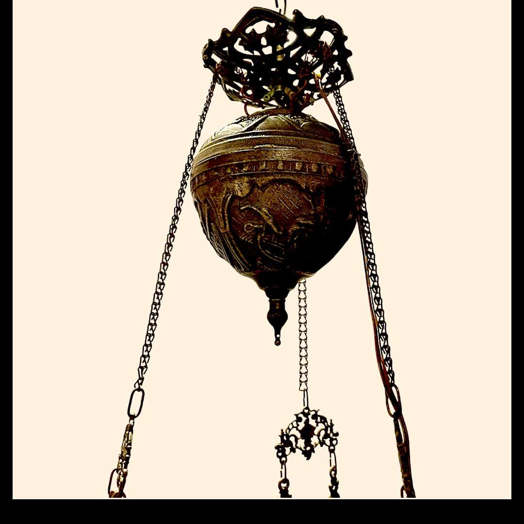 Sistema superior de anclaje con pieza decorativa calada