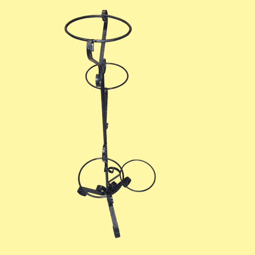 Sus cuatro soportes permiten una distribución equilibrada de las macetas.