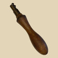Mango de sierra de carpintería antiguo de madera y metal con acabado envejecido. Ideal para decoración rústica o colección de herramientas vintage.