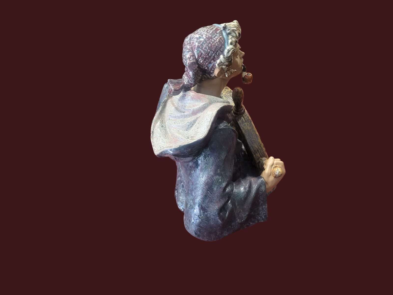 Vista posterior de la figura Lladró "Timonel" con detalles del pañuelo y la chaqueta