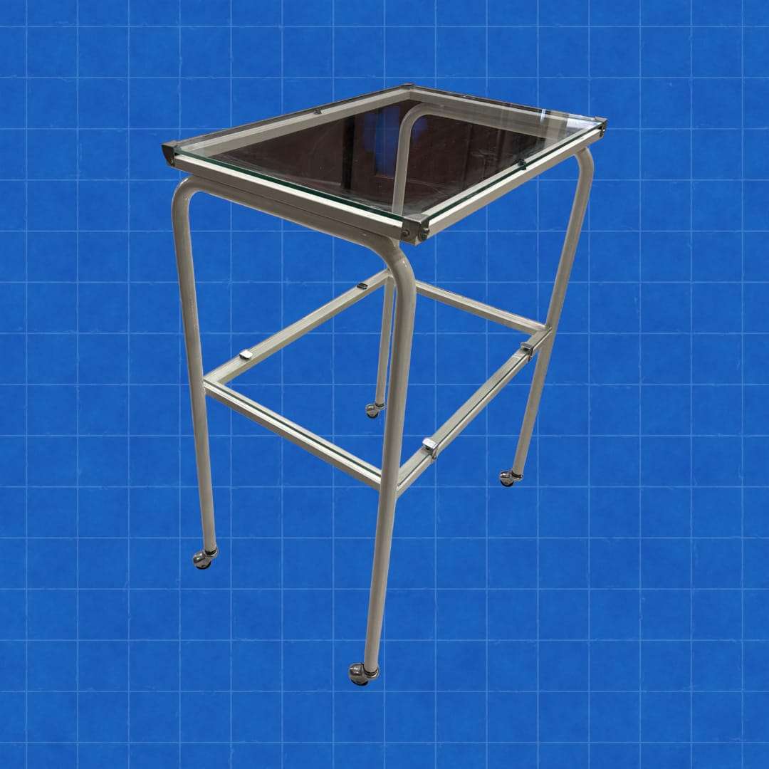  Hoy, esta Mesa Auxiliar antigua de hospital se ha convertido en un objeto muy buscado en decoración vintage, ideal para hogares, estudios, comercios y proyectos de interiorismo que buscan un toque auténtico y profesional.