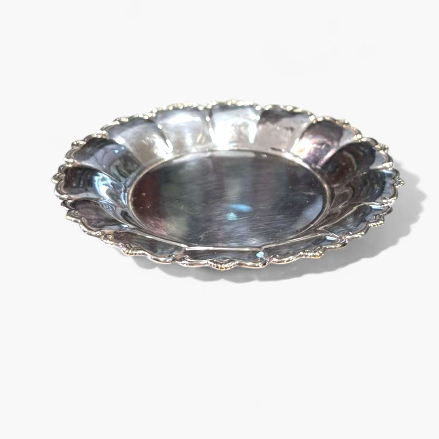 Perfecta para realzar cualquier mesa, ya sea como centro decorativo o pieza de uso diario.