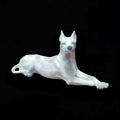 Figura de perro de porcelana Leonardo PEYRO estilo Gran Danés, elegante y detallada, ideal para decoración de interiores en limbaproecher.com.