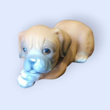 Figura de perro Boxer biscuit en porcelana alemana Limbach años 50, con sello Trébol. Decoración vintage para coleccionistas de animales.